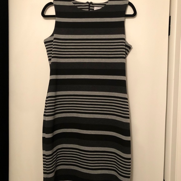 Sleeveless Calvin Klein Knee-Length Dress - Picture 1 of 2